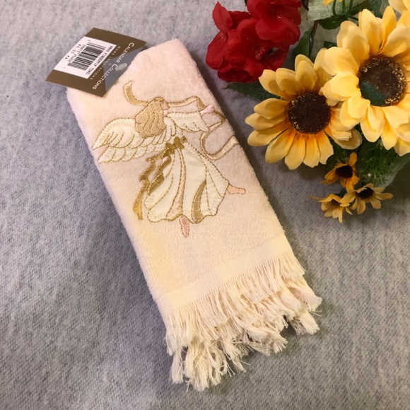 NWT - Set of Three Embroidered Christmas Hand Towels - Picture 12 of 16